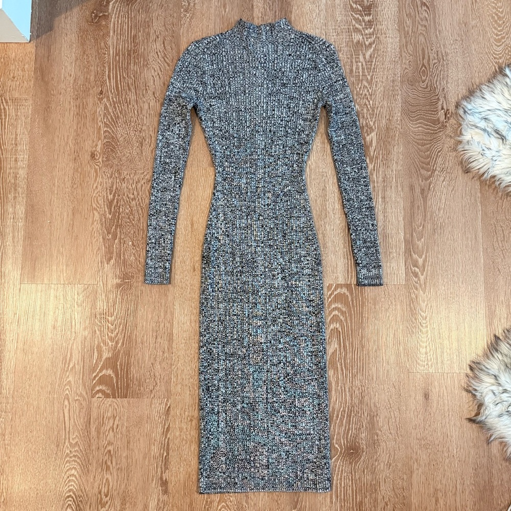 H&M minimalist heather grey bodycon sweater ribbed maxi dress
Size XS